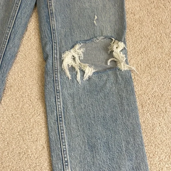 Abercrombie & Fitch 90’s Straight distressed denim - Picture 2 of 6